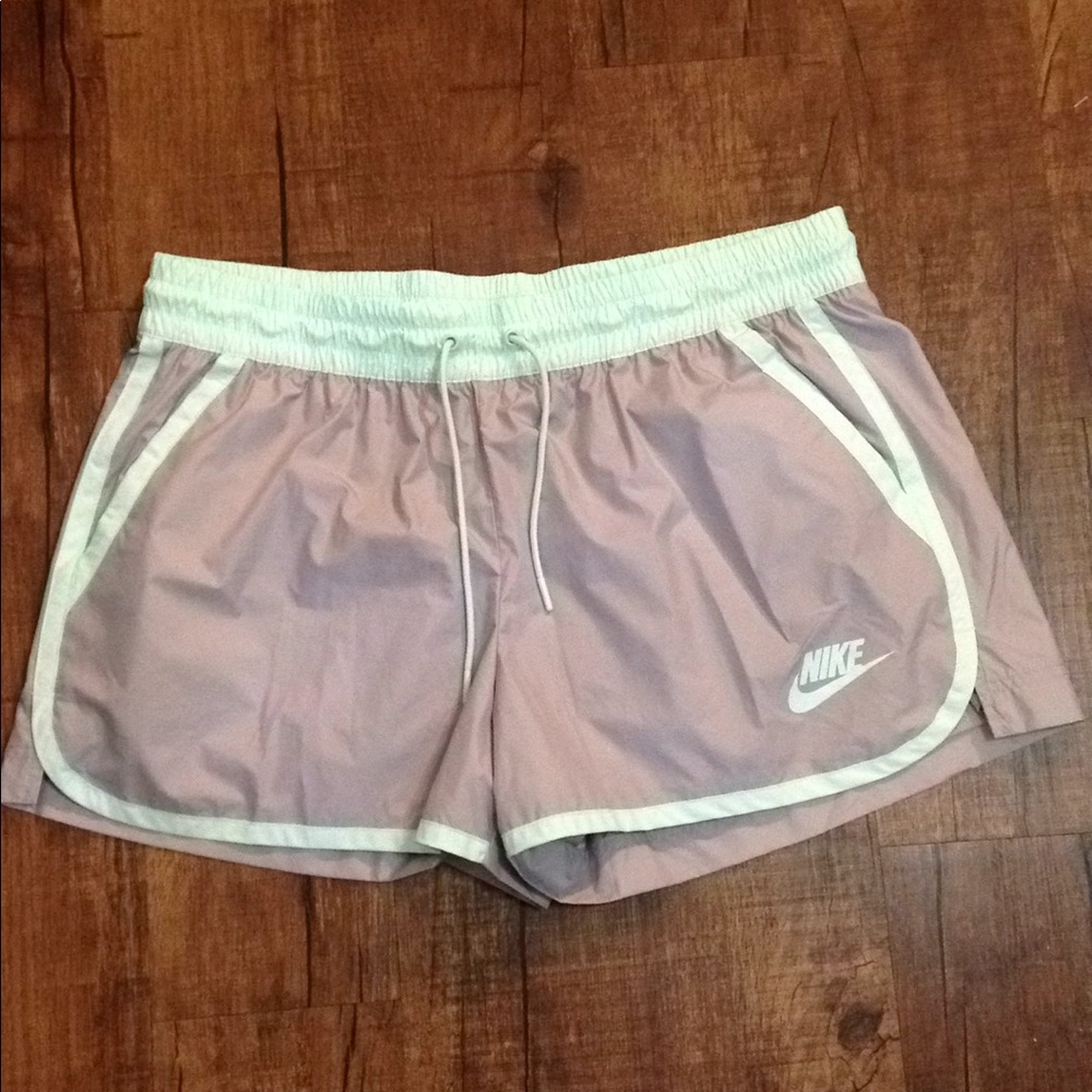 (SOLD) NWT Ladies Nike Running Shorts Knit Liner